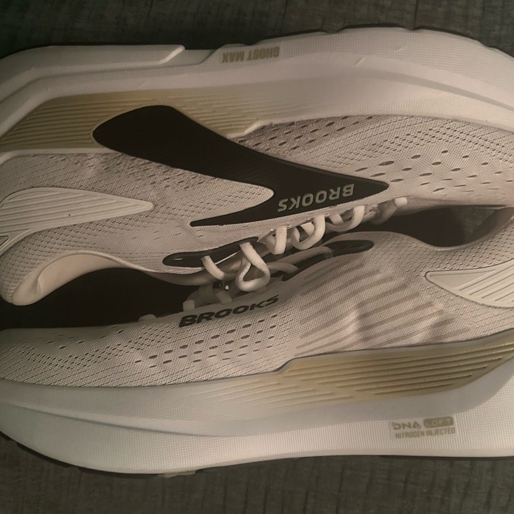 Brooks Ghost Max 3 Size 13 Men- Retail $159.99 plus tax - $100 NWT